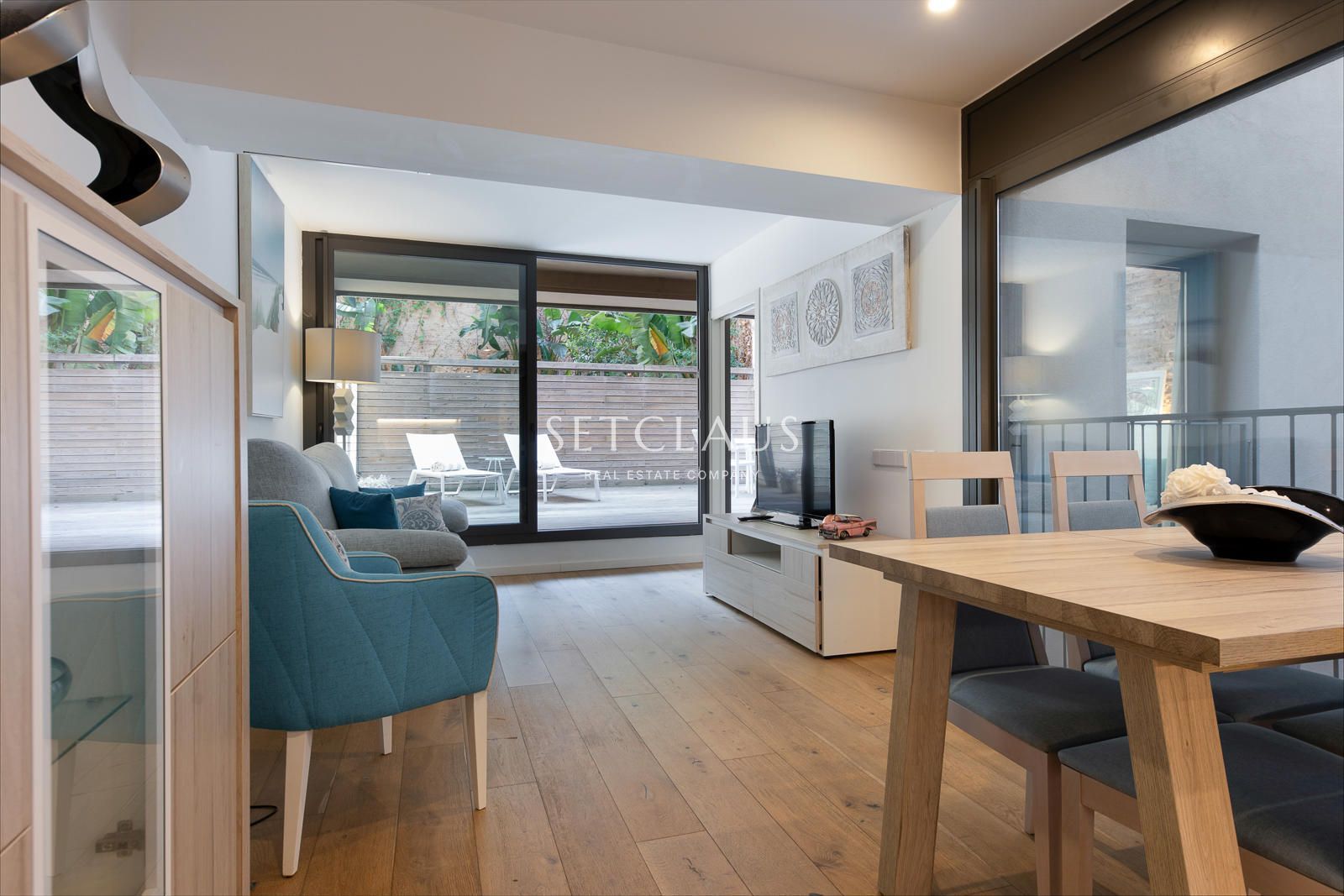 Piso de diseño con terraza privada en edificio histórico rehabilitado. 2 habitaciones, 2 baños, 140 m² en venta.