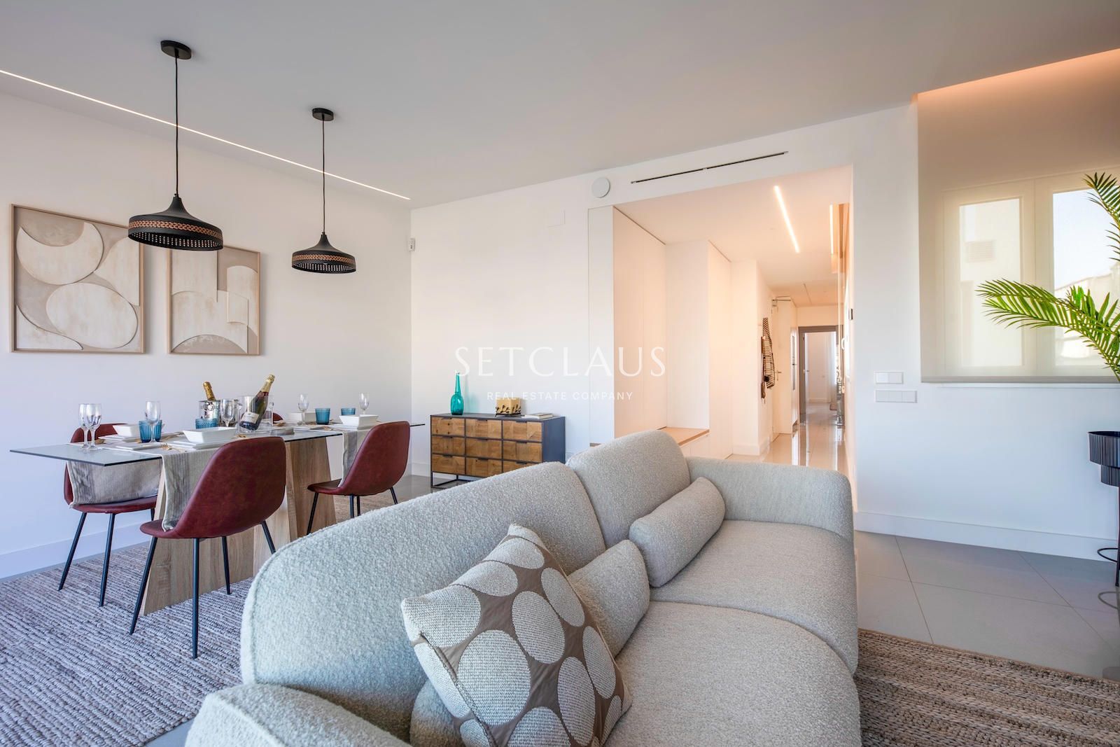 Exclusivo ático con terraza, reformado en 2024 y certificado Passive House. 2 habitaciones, 2 baños, 131 m² en venta.