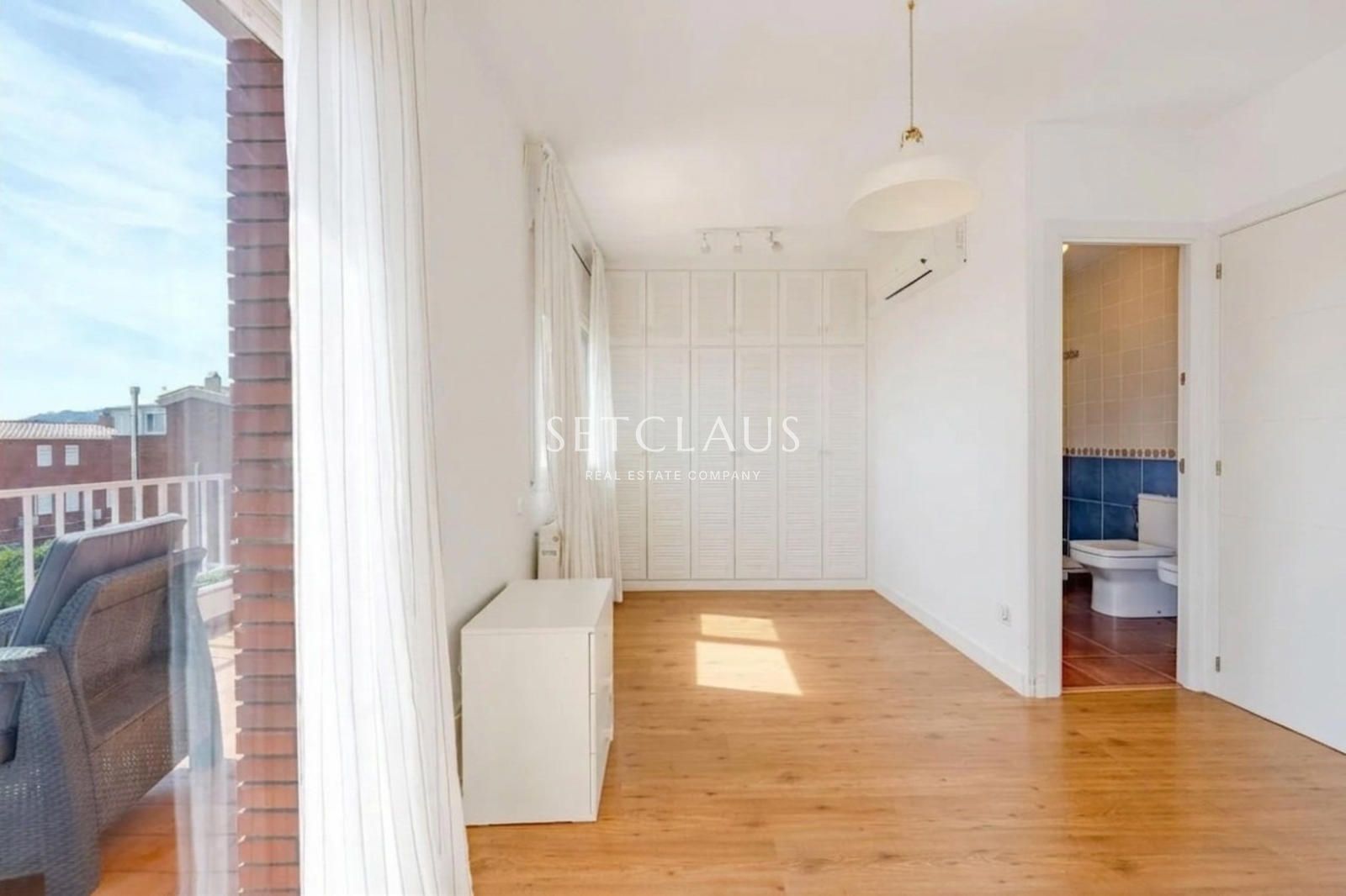 Inmueble Renovated townhouse with sea views, private garden and spacious rooms in Vilassar de Dalt foto 11