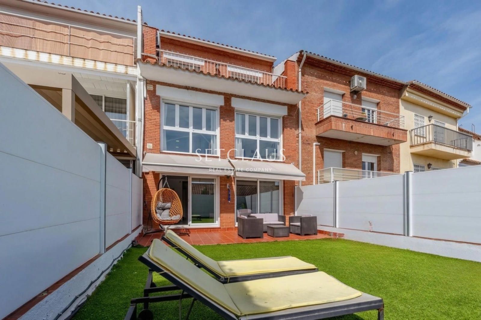 Inmueble Renovated townhouse with sea views, private garden and spacious rooms in Vilassar de Dalt foto 4