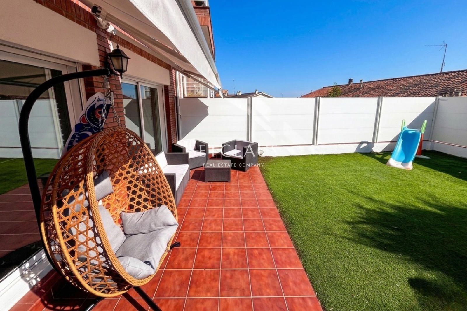 Inmueble Renovated townhouse with sea views, private garden and spacious rooms in Vilassar de Dalt foto 2