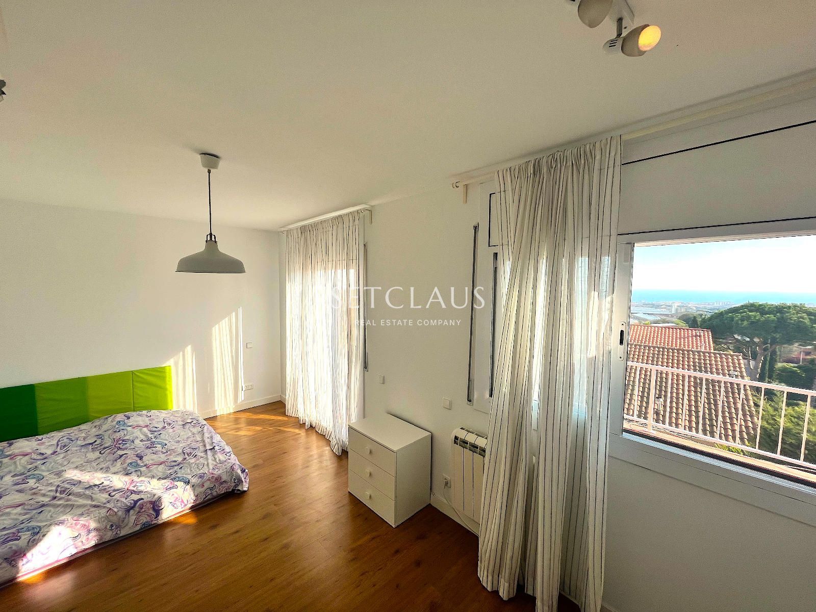 Inmueble Renovated townhouse with sea views, private garden and spacious rooms in Vilassar de Dalt foto 19