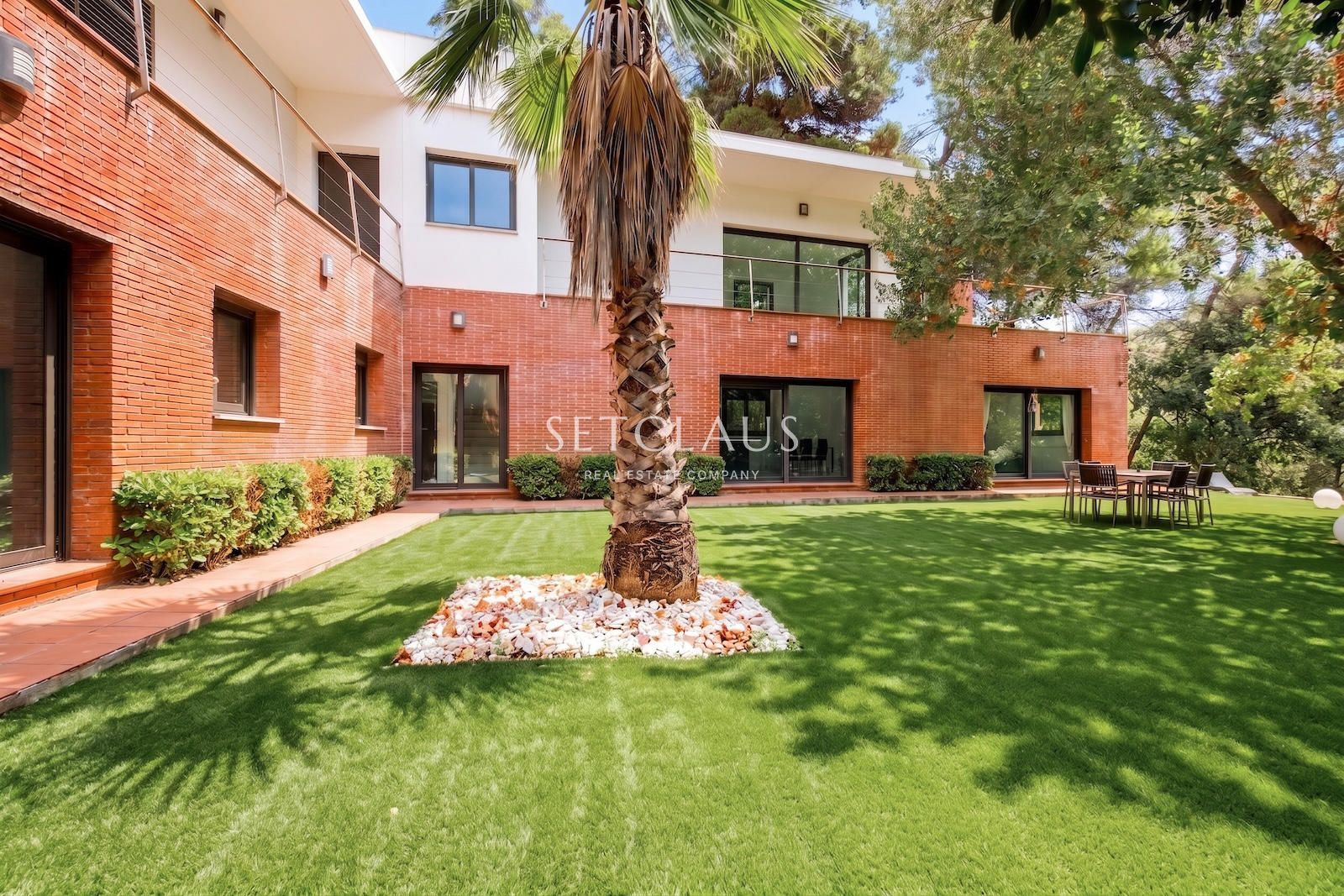 Inmueble Chalet reformado con piscina y jardín en Les Planes foto 1