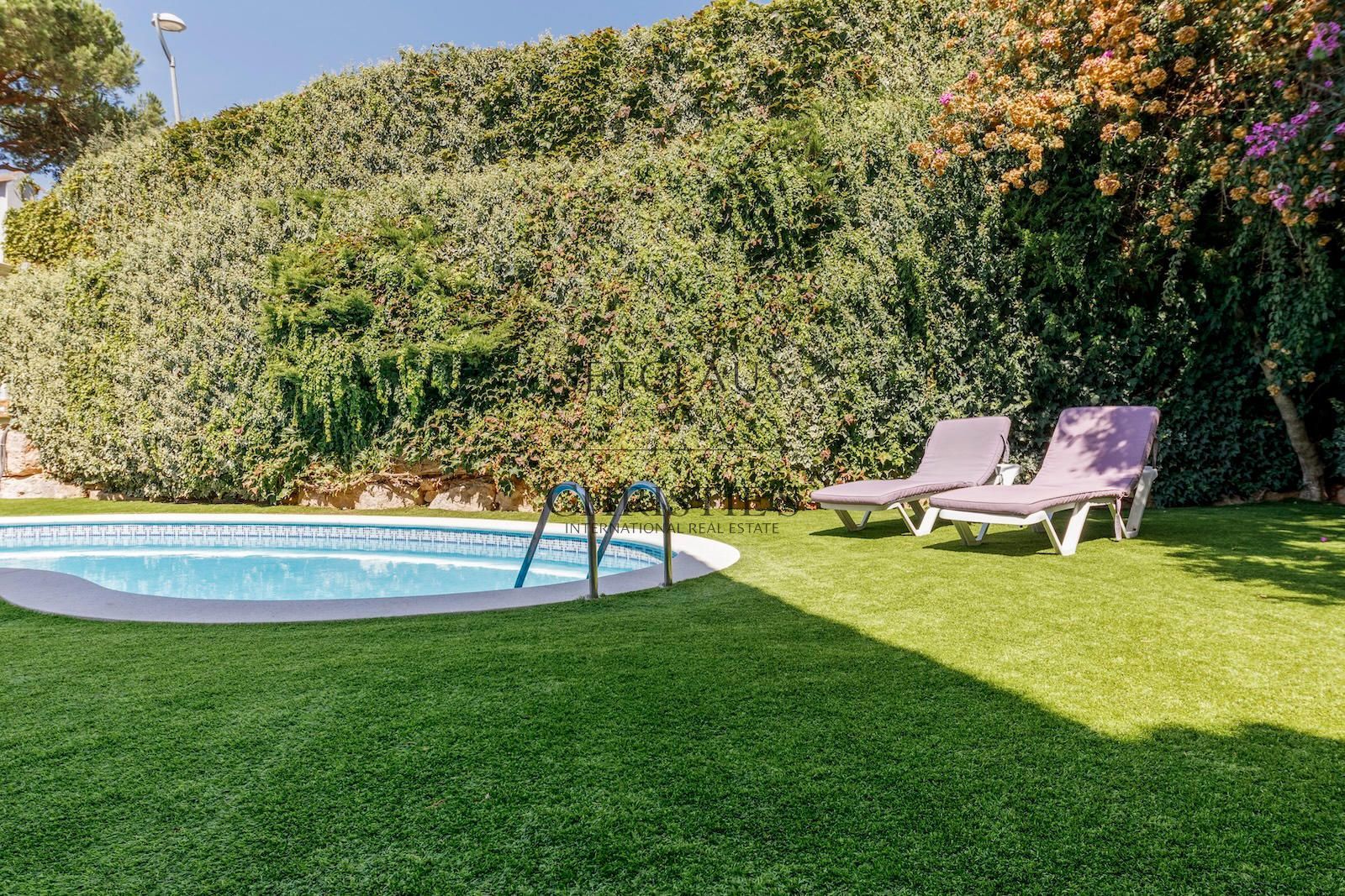 Comprar Casa independiente con piscina y privacidad junto al Golf de Vallromanes foto 4