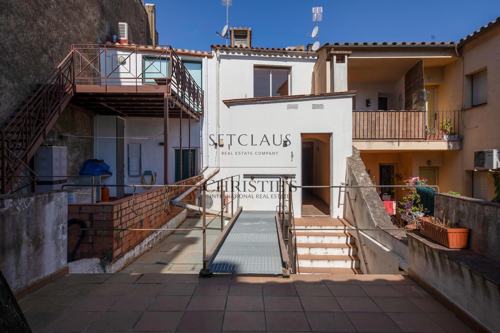 Comprar BEGUR. EDIFICIO CON 2 VIVIENDAS Y 2 LOCALES COMERCIALES EN ZONA CÉNTRICA foto 33