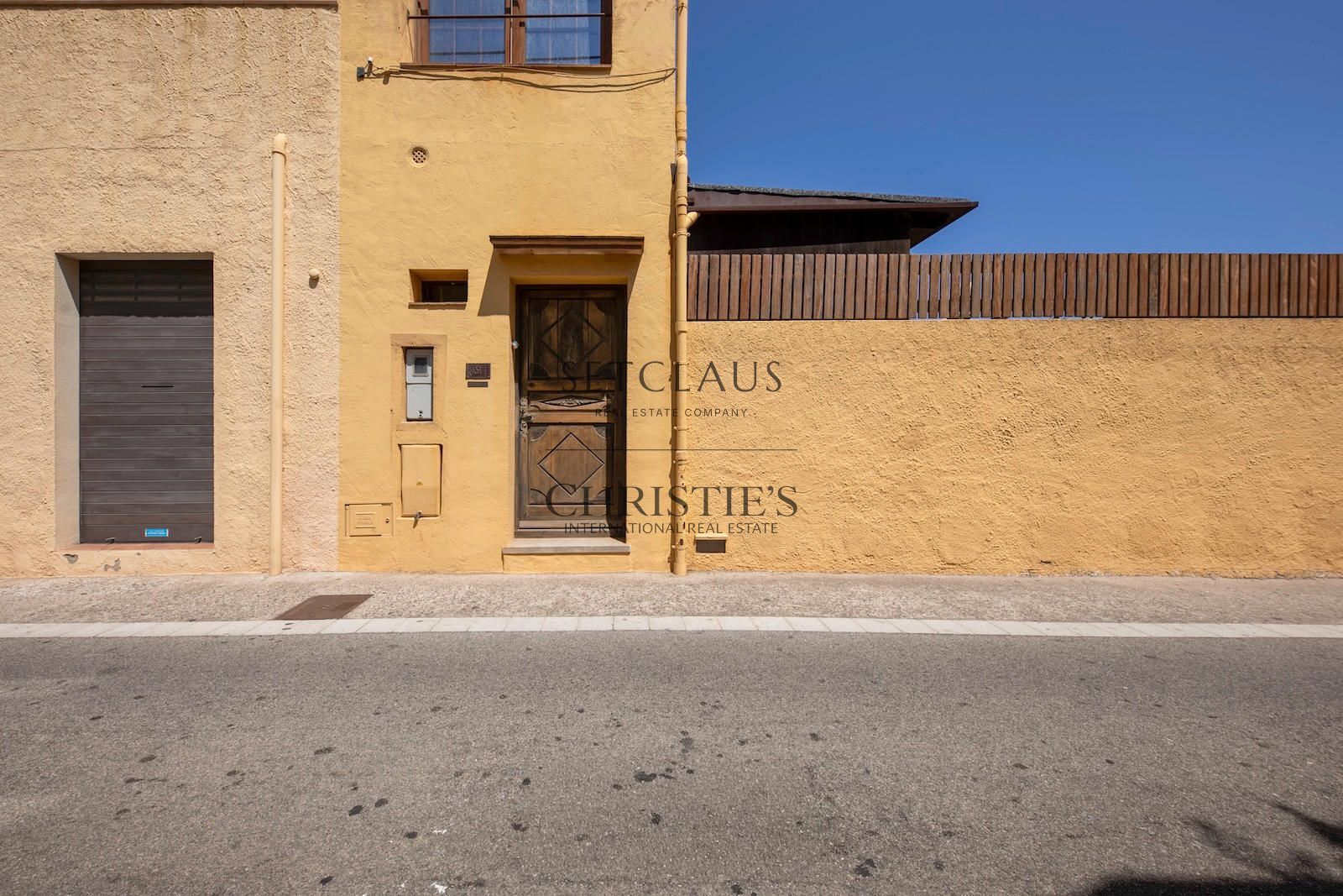 Comprar BEGUR. EDIFICIO CON 2 VIVIENDAS Y 2 LOCALES COMERCIALES EN ZONA CÉNTRICA foto 2