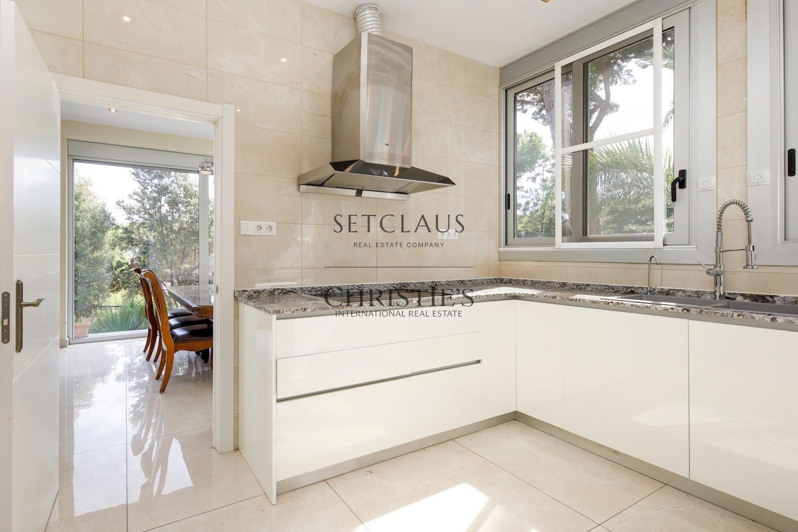 Comprar Chalet independiente con vistas al mar y licencia turística en Premià de Dalt foto 9