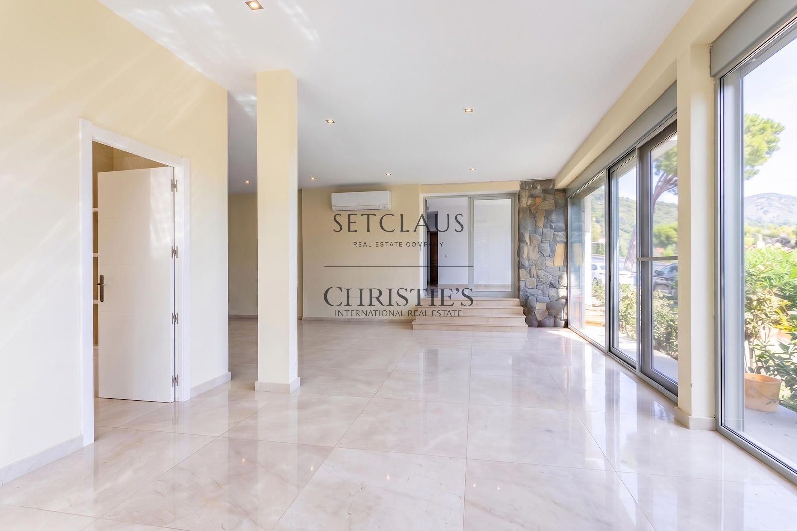 Comprar Chalet independiente con vistas al mar y licencia turística en Premià de Dalt foto 7