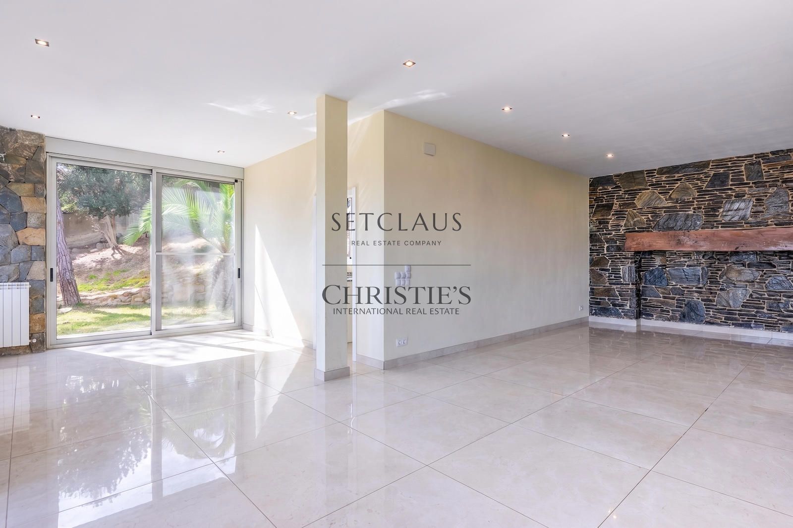 Comprar Chalet independiente con vistas al mar y licencia turística en Premià de Dalt foto 6