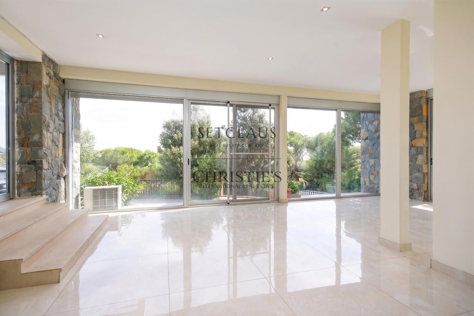 Comprar Chalet independiente con vistas al mar y licencia turística en Premià de Dalt foto 5