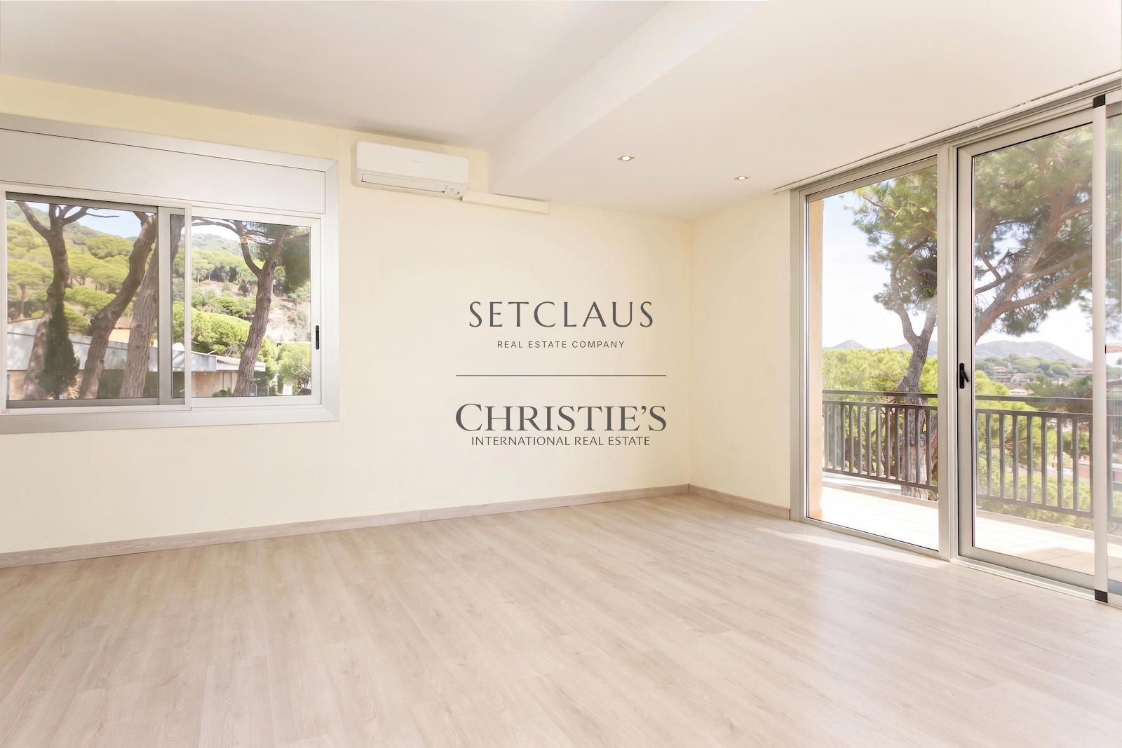 Comprar Chalet independiente con vistas al mar y licencia turística en Premià de Dalt foto 16