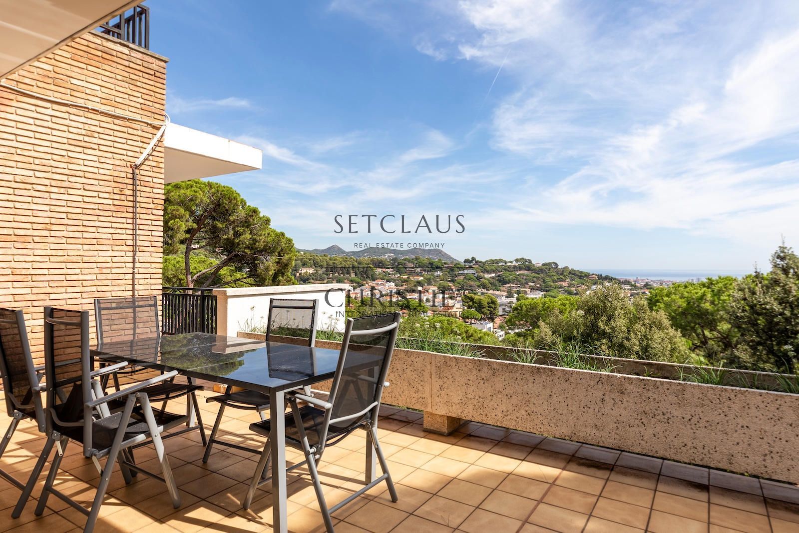 Comprar Chalet independiente con vistas al mar y licencia turística en Premià de Dalt foto 12