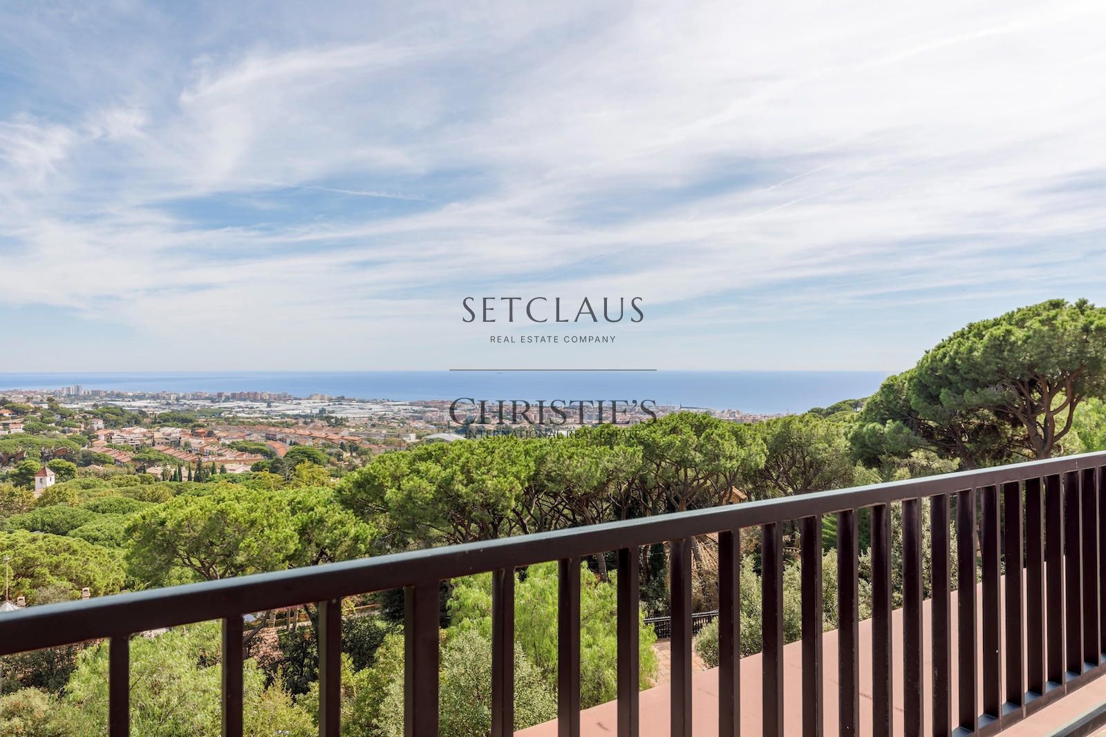 Comprar Chalet independiente con vistas al mar y licencia turística en Premià de Dalt foto 3
