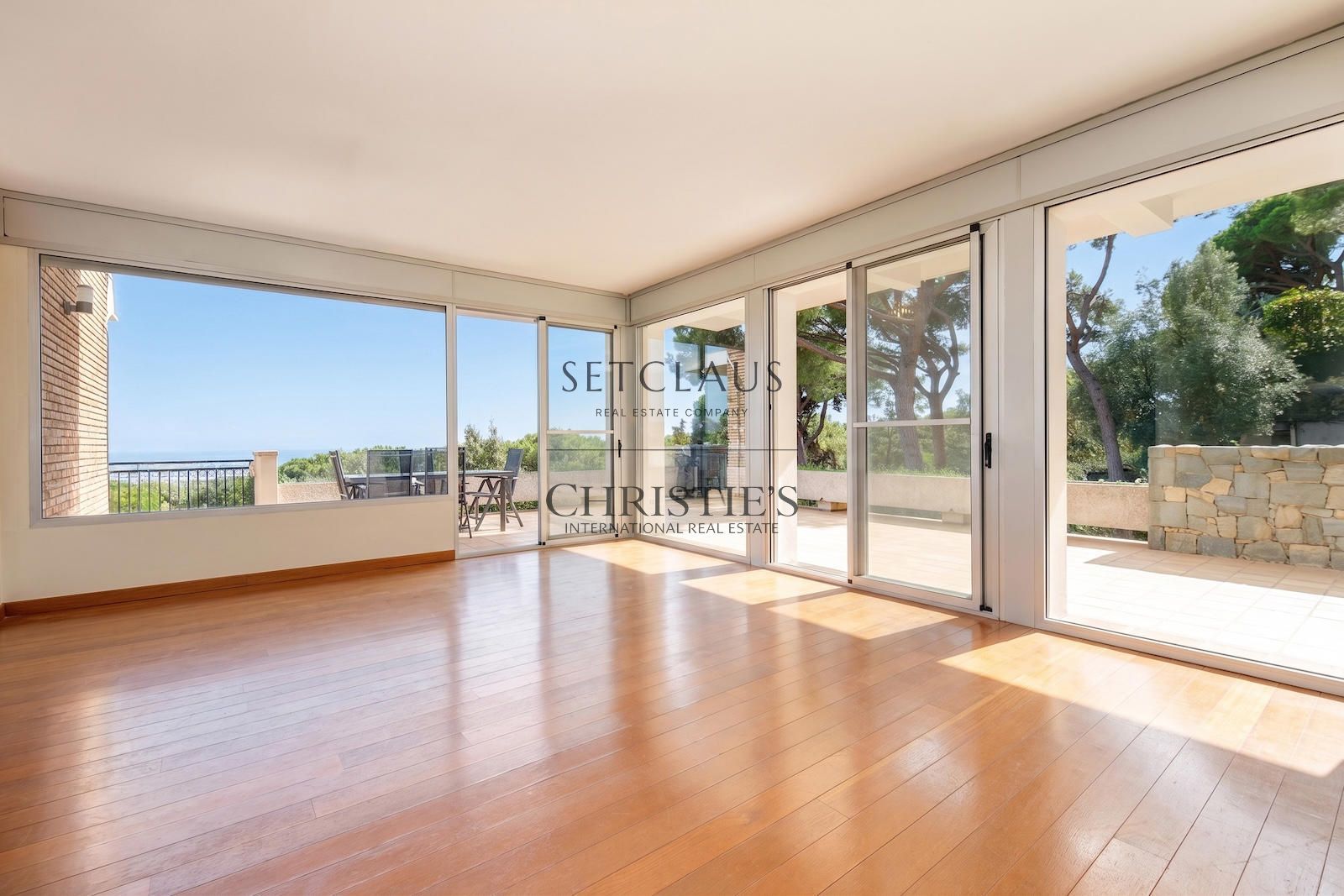 Comprar Chalet independiente con vistas al mar y licencia turística en Premià de Dalt foto 11