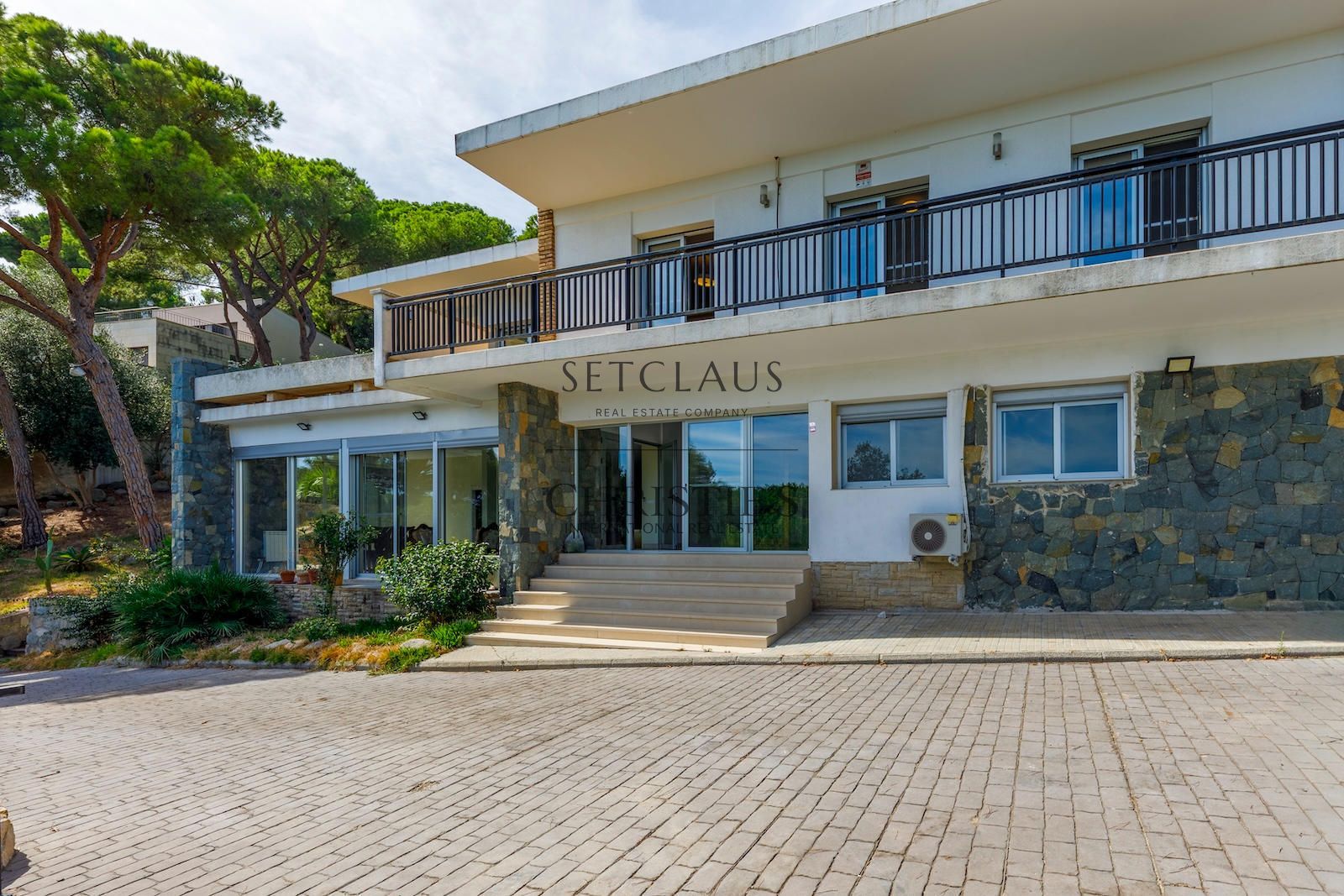 Comprar Chalet independiente con vistas al mar y licencia turística en Premià de Dalt foto 4