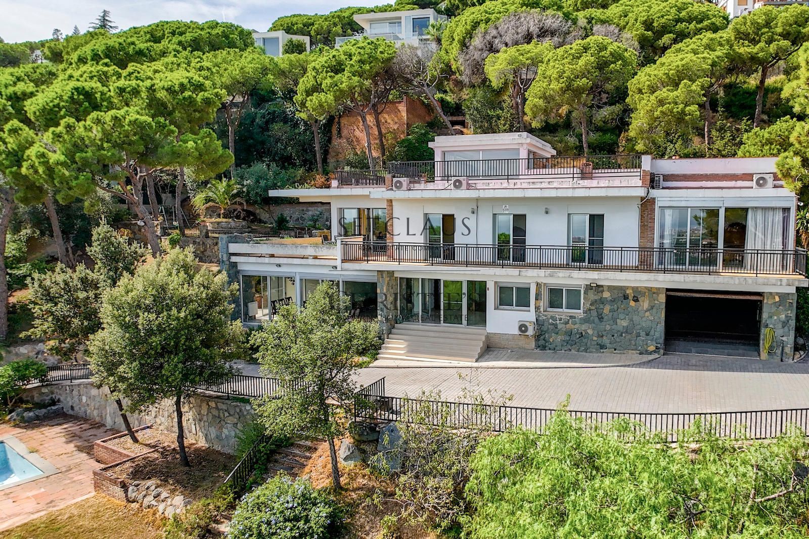 Comprar Chalet independiente con vistas al mar y licencia turística en Premià de Dalt foto 1