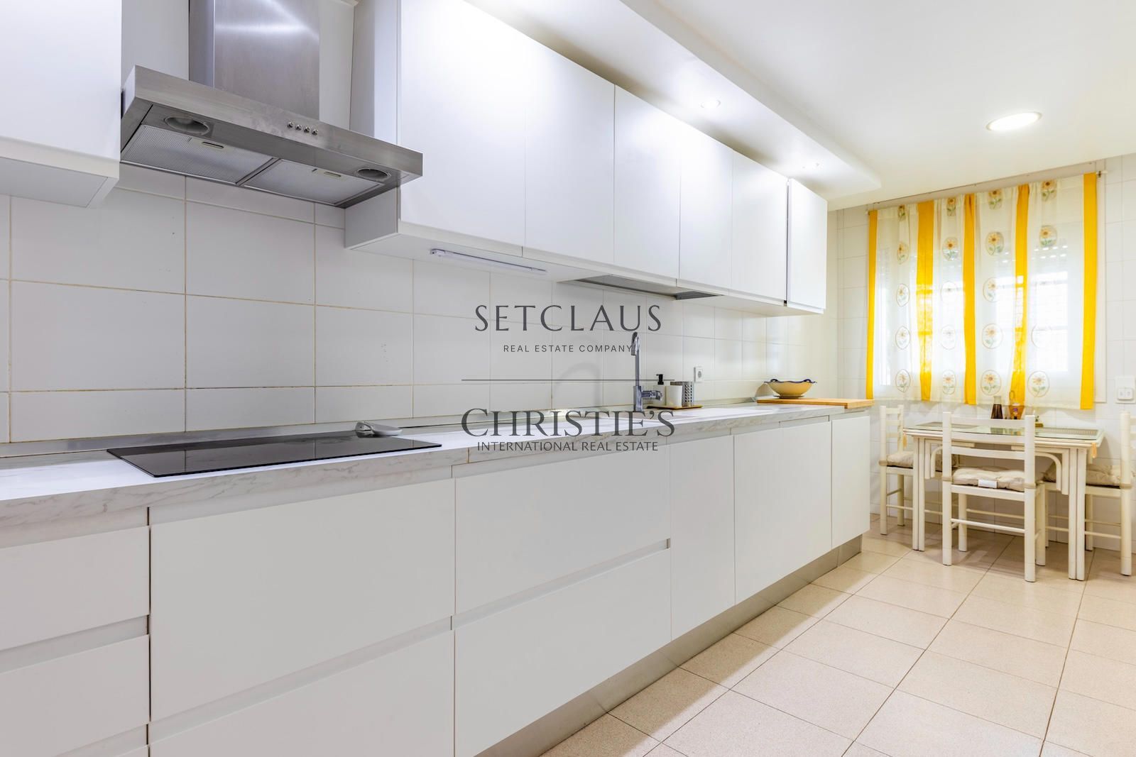 Comprar ADOSADO ESQUINERO CON PISCINA Y ASCENSOR EN PRIMERA LÍNEA DE MAR foto 13