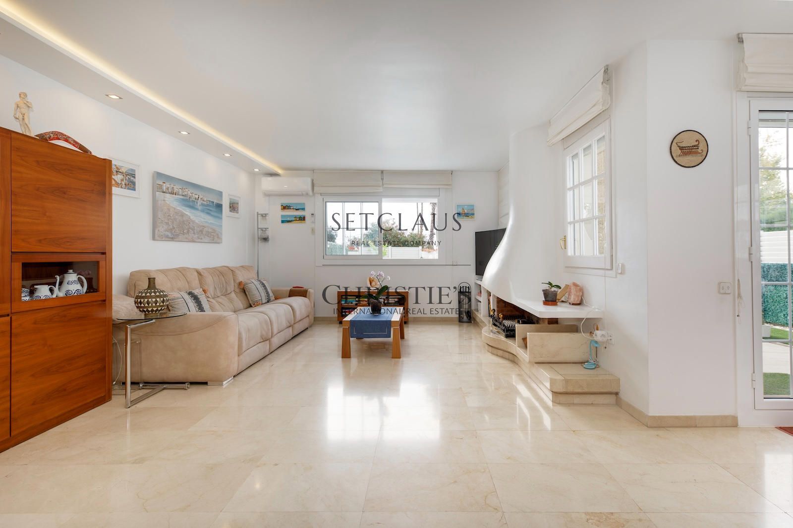 Comprar ADOSADO ESQUINERO CON PISCINA Y ASCENSOR EN PRIMERA LÍNEA DE MAR foto 6