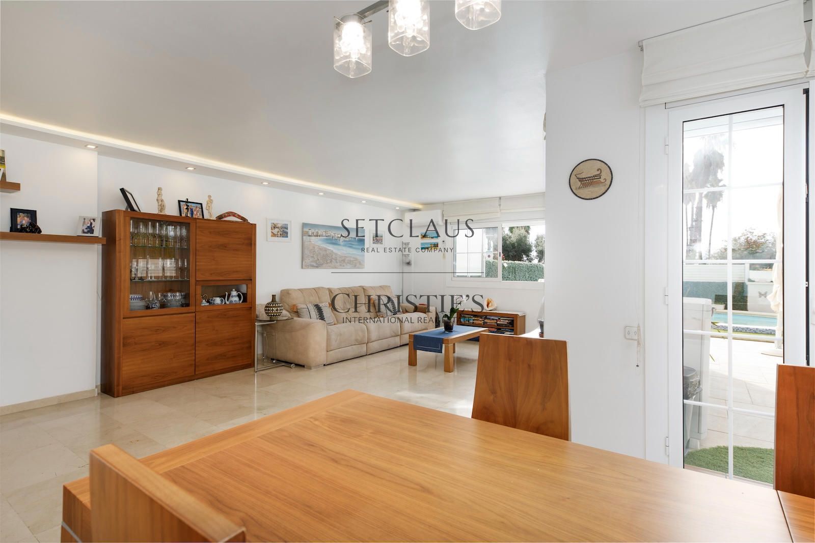 Comprar ADOSADO ESQUINERO CON PISCINA Y ASCENSOR EN PRIMERA LÍNEA DE MAR foto 9