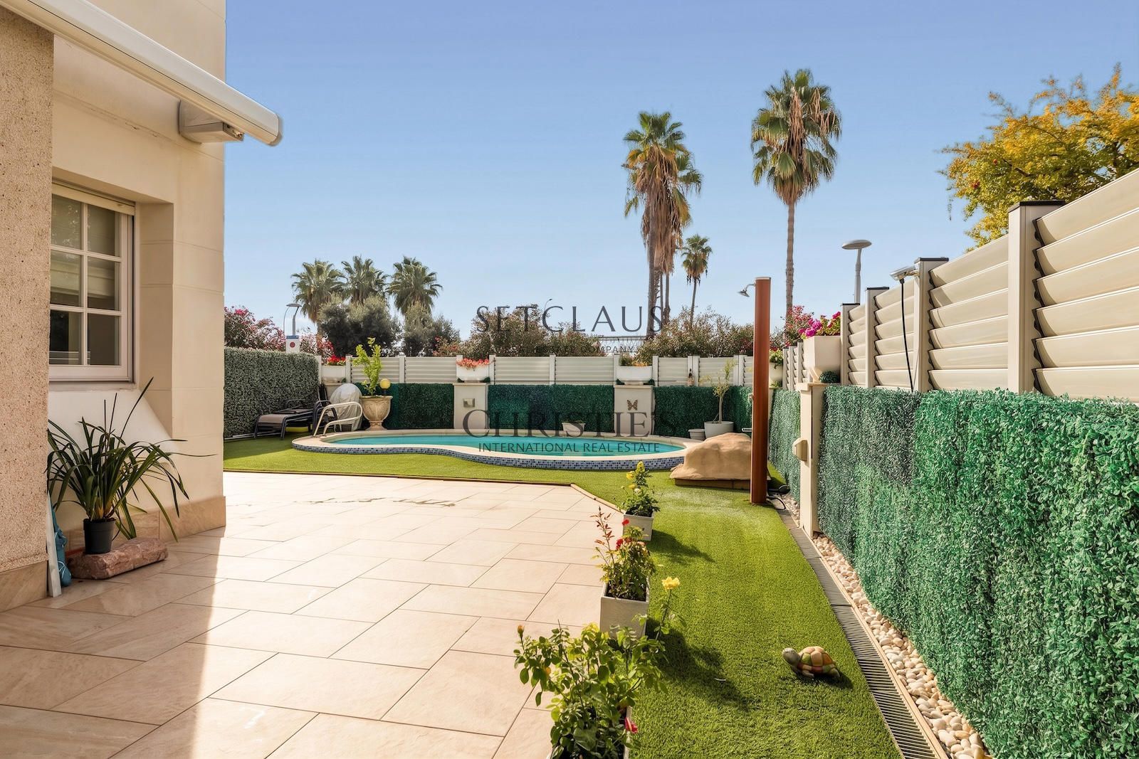 Comprar ADOSADO ESQUINERO CON PISCINA Y ASCENSOR EN PRIMERA LÍNEA DE MAR foto 4