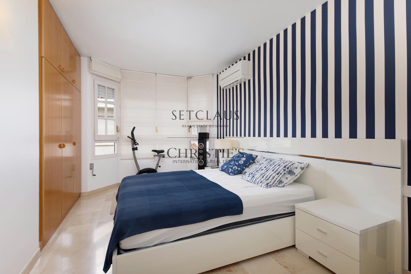 Comprar ADOSADO ESQUINERO CON PISCINA Y ASCENSOR EN PRIMERA LÍNEA DE MAR foto 18