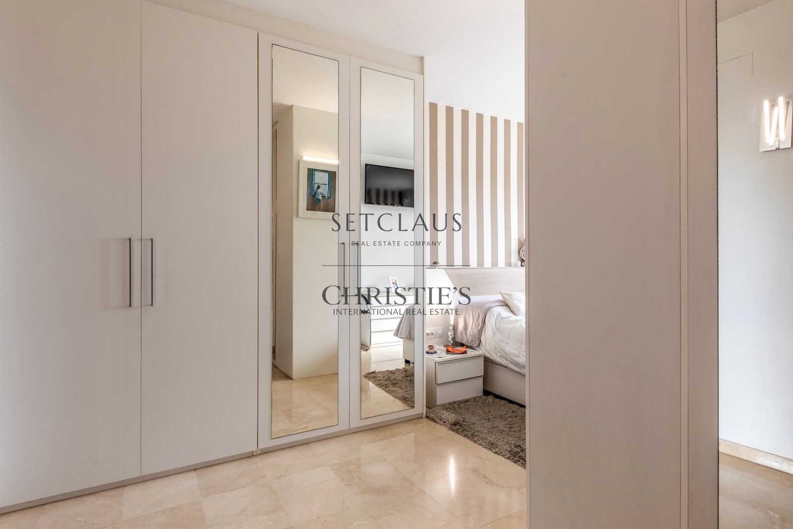 Comprar ADOSADO ESQUINERO CON PISCINA Y ASCENSOR EN PRIMERA LÍNEA DE MAR foto 20