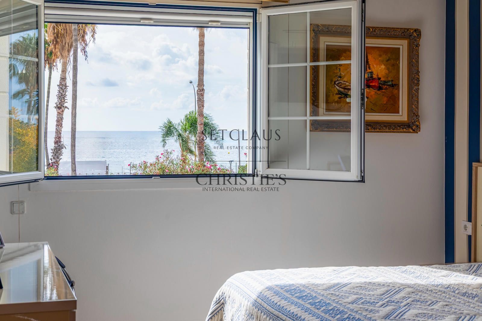Comprar ADOSADO ESQUINERO CON PISCINA Y ASCENSOR EN PRIMERA LÍNEA DE MAR foto 27