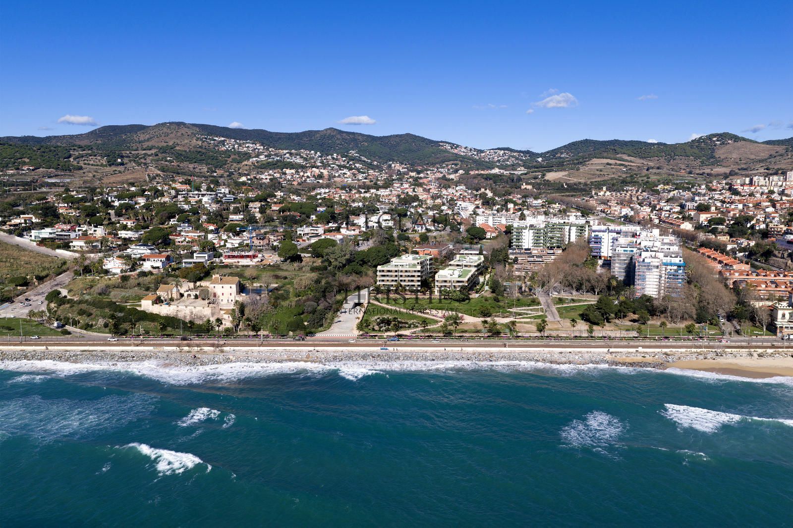 Inmueble Exclusiva promoción de obra nueva con viviendas de diseño con vistas abiertas al Mediterráneo y zonas comunes en primera línea de mar foto 4