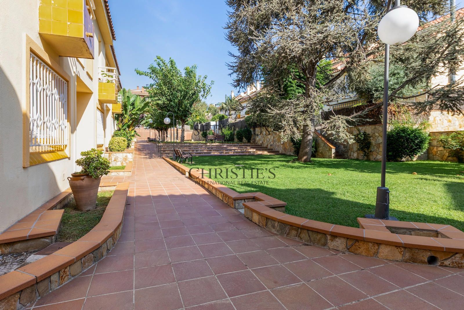 Inmueble Casa adosada con jardín y piscina comunitaria en Alella foto 32