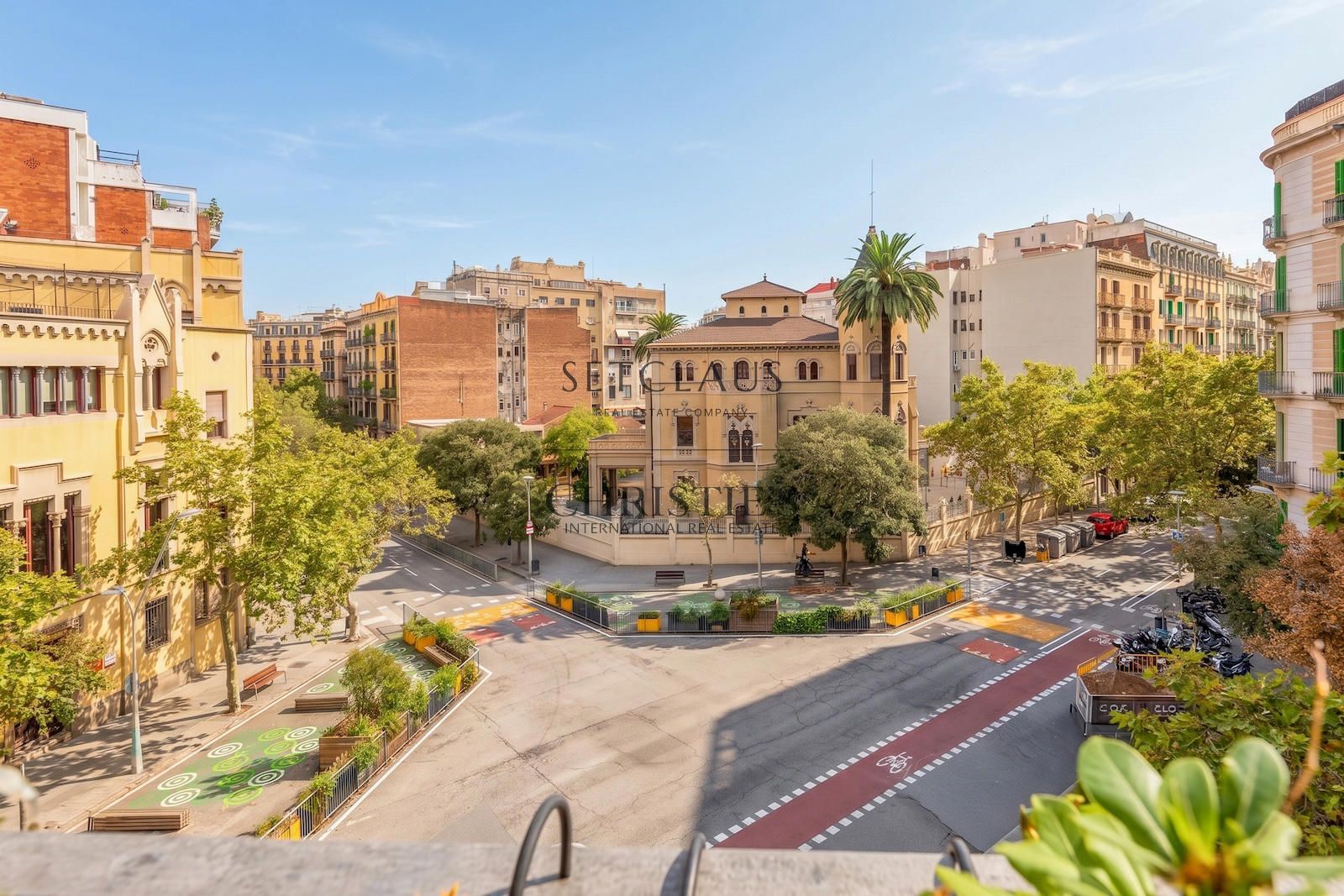 Inmueble Piso de 4 dormitorios con elementos originales en el Eixample foto 5