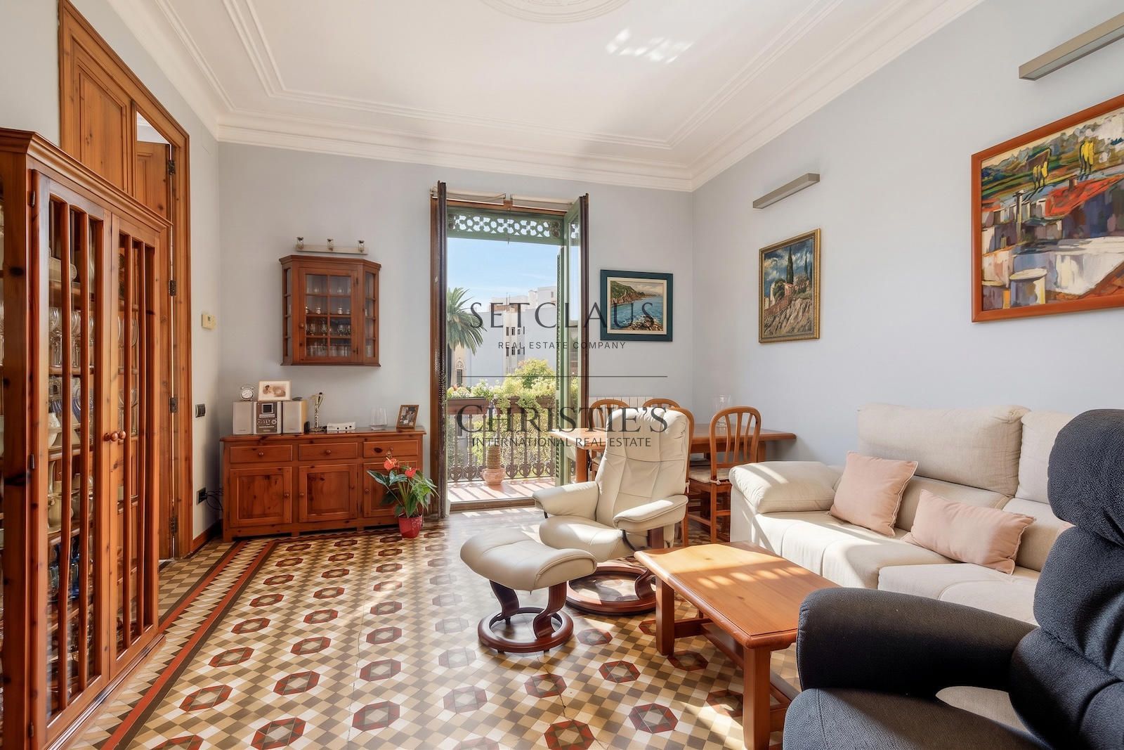 Inmueble Piso de 4 dormitorios con elementos originales en el Eixample foto 1