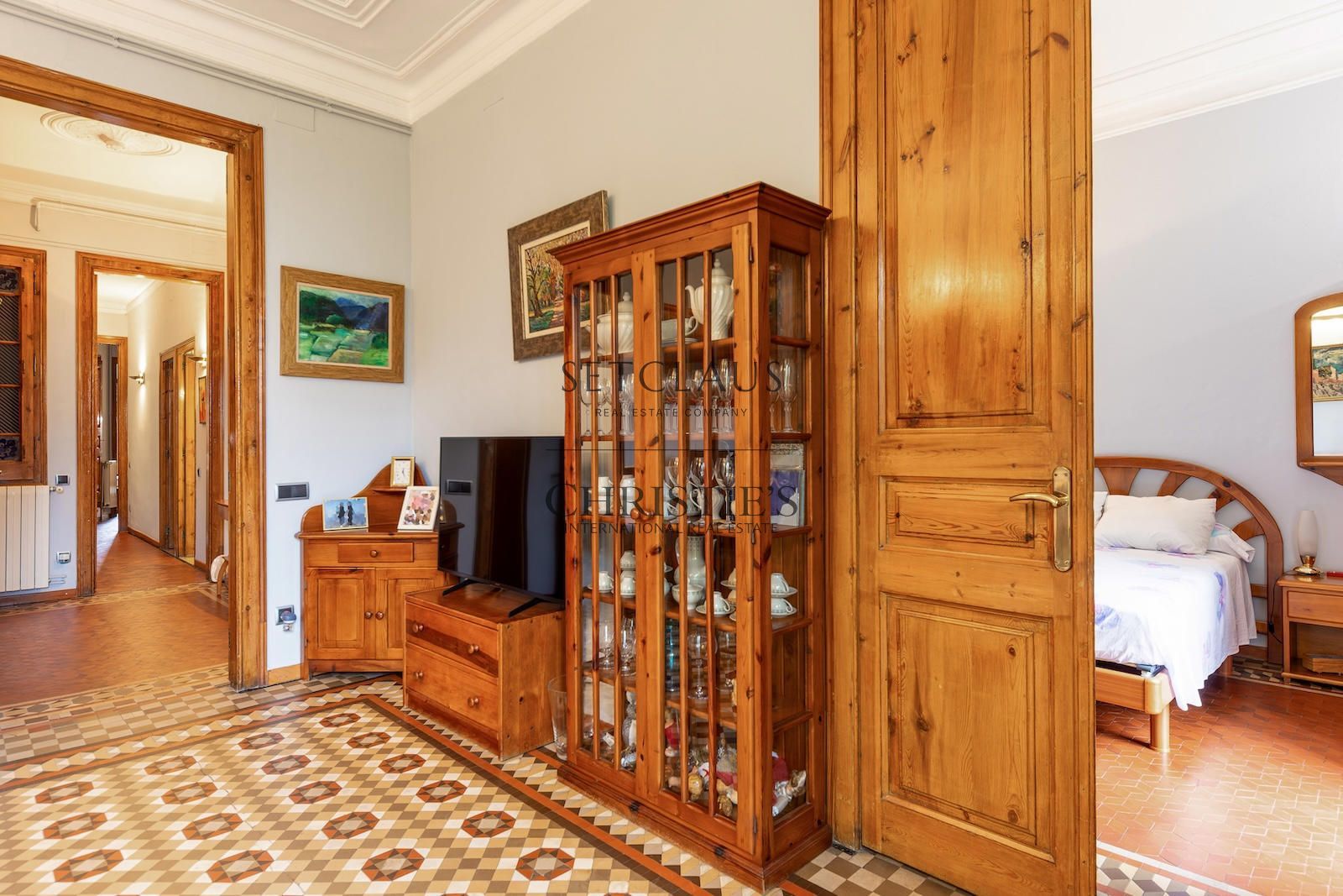 Inmueble Piso de 4 dormitorios con elementos originales en el Eixample foto 6