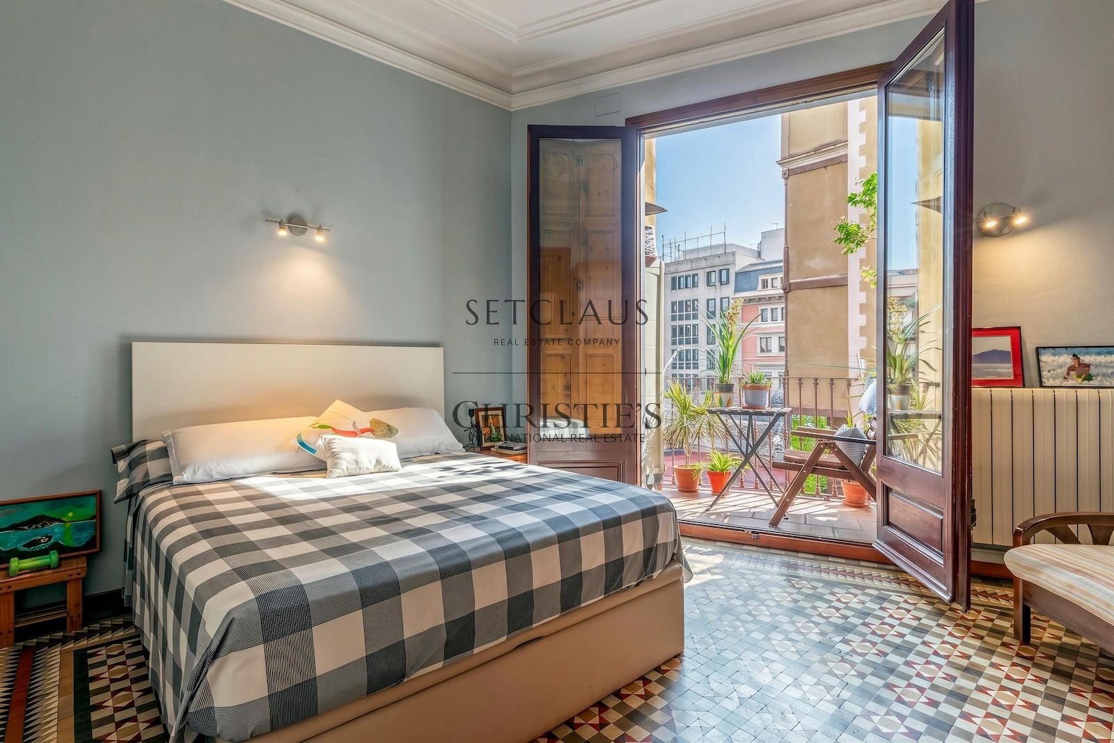 Inmueble Piso de 4 dormitorios con elementos originales en el Eixample foto 17