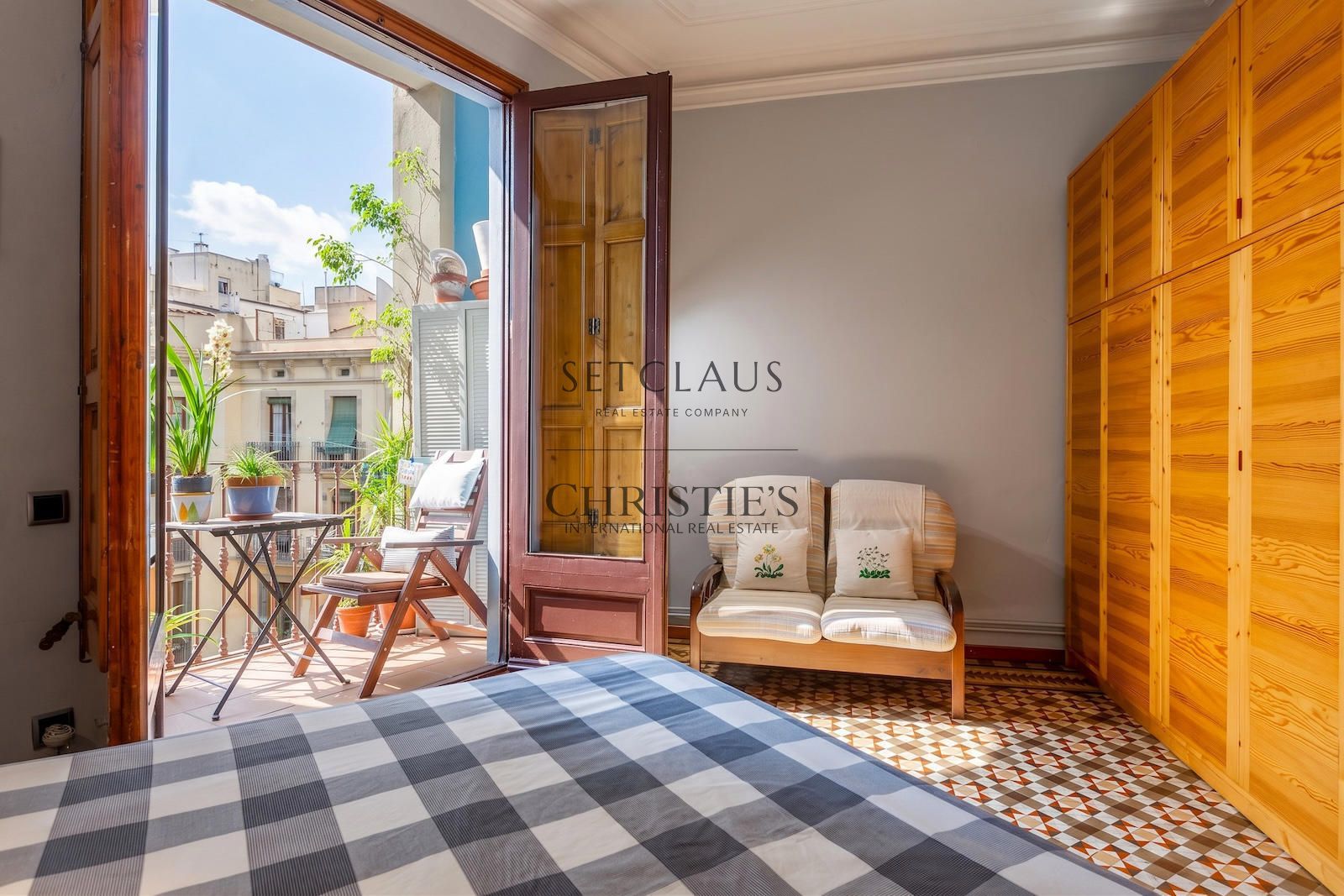 Inmueble Piso de 4 dormitorios con elementos originales en el Eixample foto 18