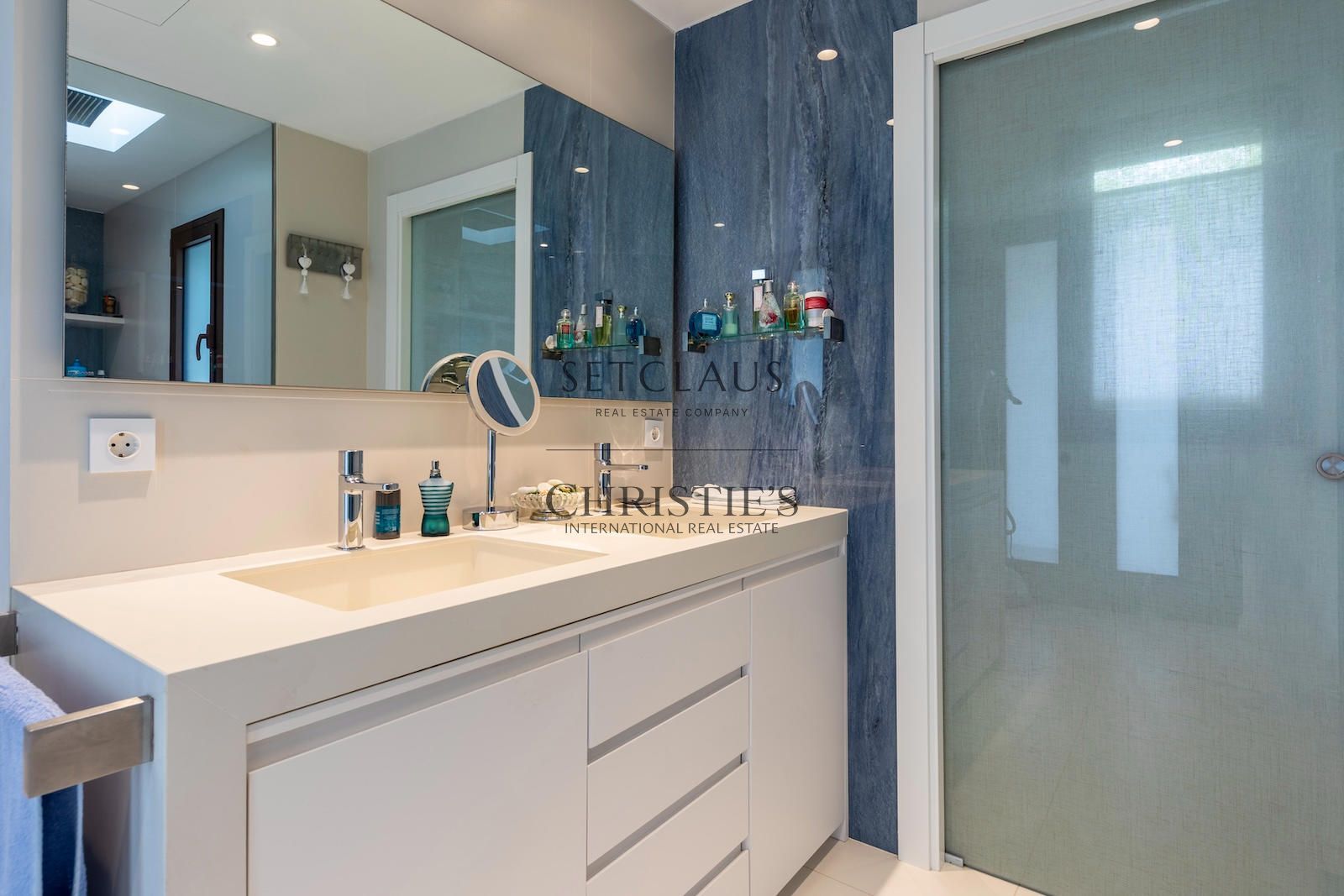 Comprar Exclusiva Villa contemporanea en Sant Pol de Mar, en primera línea de mar foto 19
