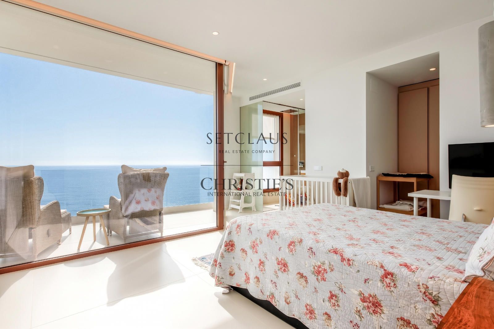 Comprar Exclusiva Villa contemporanea en Sant Pol de Mar, en primera línea de mar foto 23