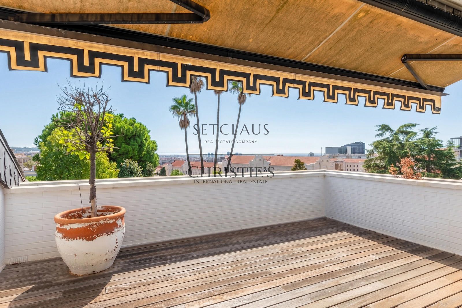 Comprar Villa amb jardí privat i vistes panoràmiques a Pedralbes foto 18