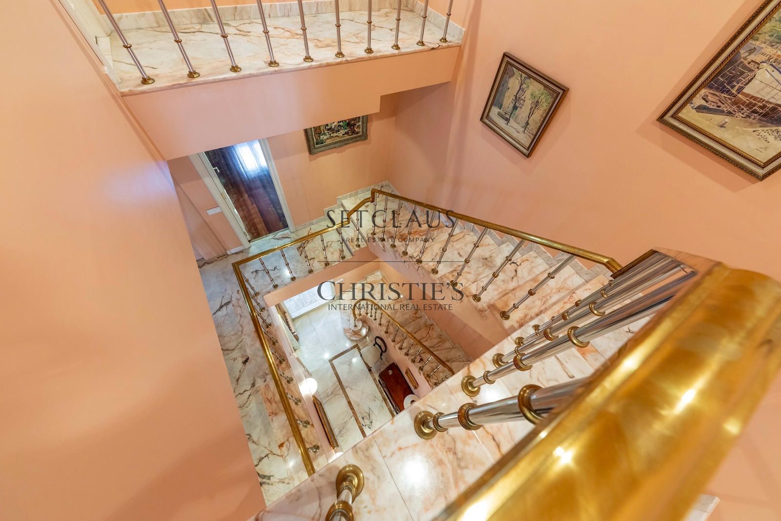 Comprar Villa amb jardí privat i vistes panoràmiques a Pedralbes foto 22
