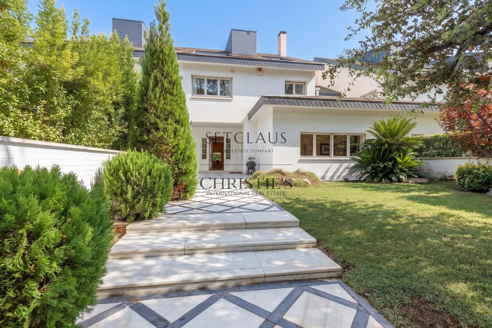 Comprar Villa amb jardí privat i vistes panoràmiques a Pedralbes foto 1