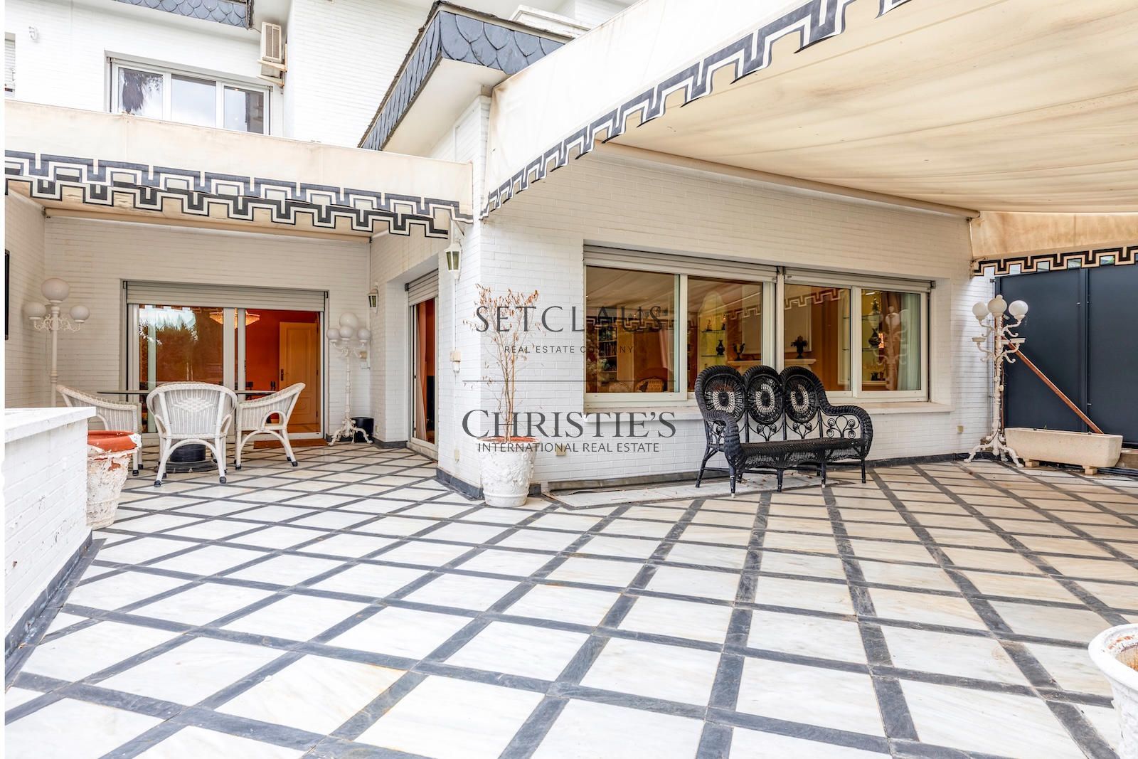 Comprar Villa amb jardí privat i vistes panoràmiques a Pedralbes foto 5