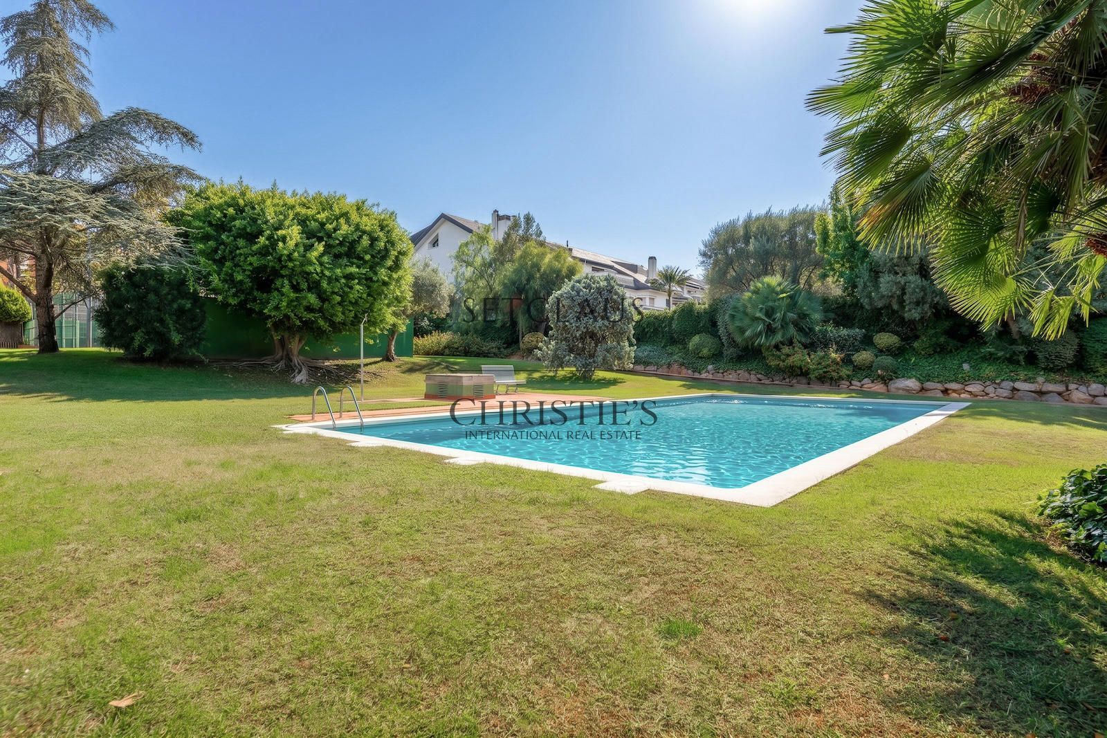 Comprar Villa amb jardí privat i vistes panoràmiques a Pedralbes foto 42