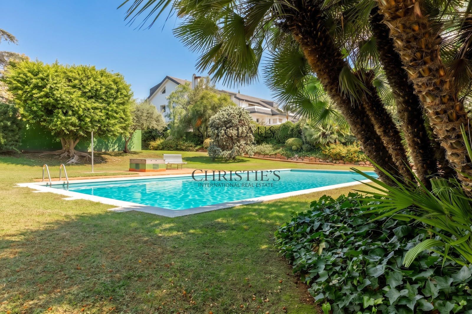 Comprar Villa amb jardí privat i vistes panoràmiques a Pedralbes foto 45