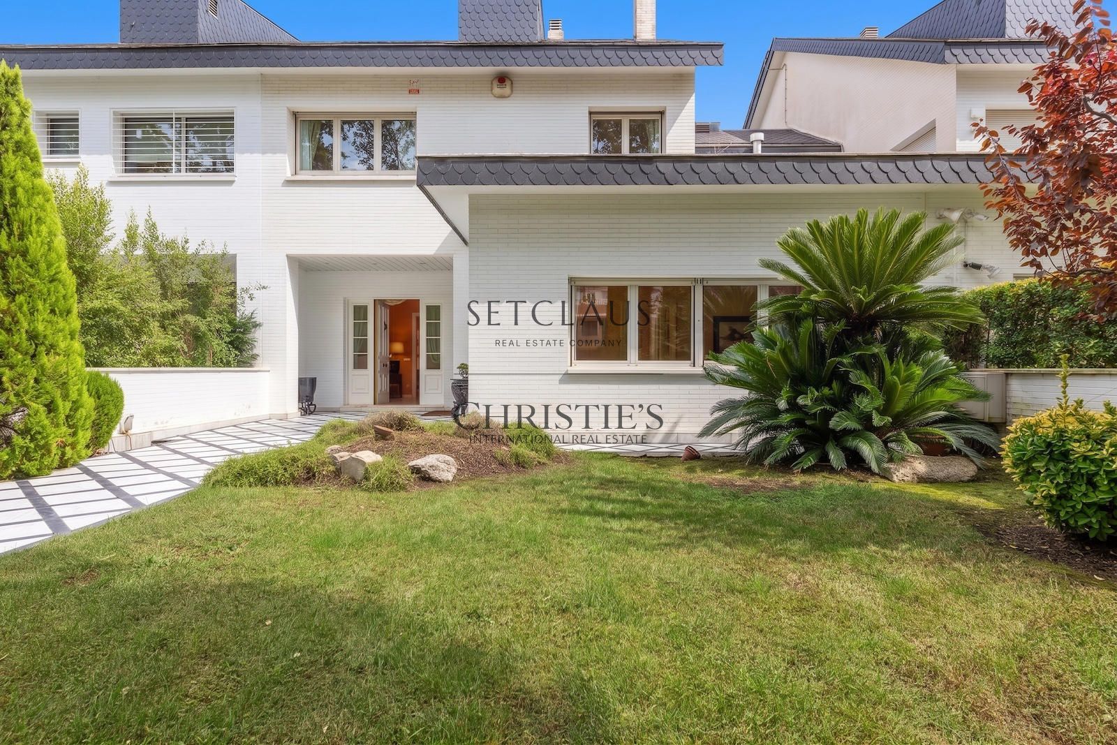 Comprar Villa amb jardí privat i vistes panoràmiques a Pedralbes foto 19