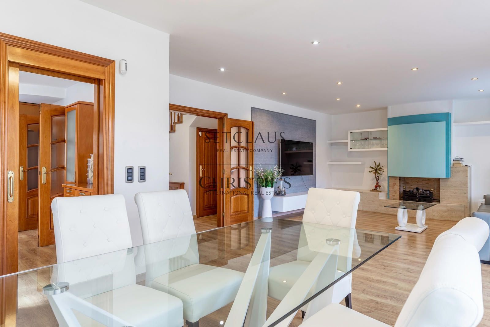 Comprar Chalet independiente con piscina, 5 habitaciones y vistas en Alella foto 10