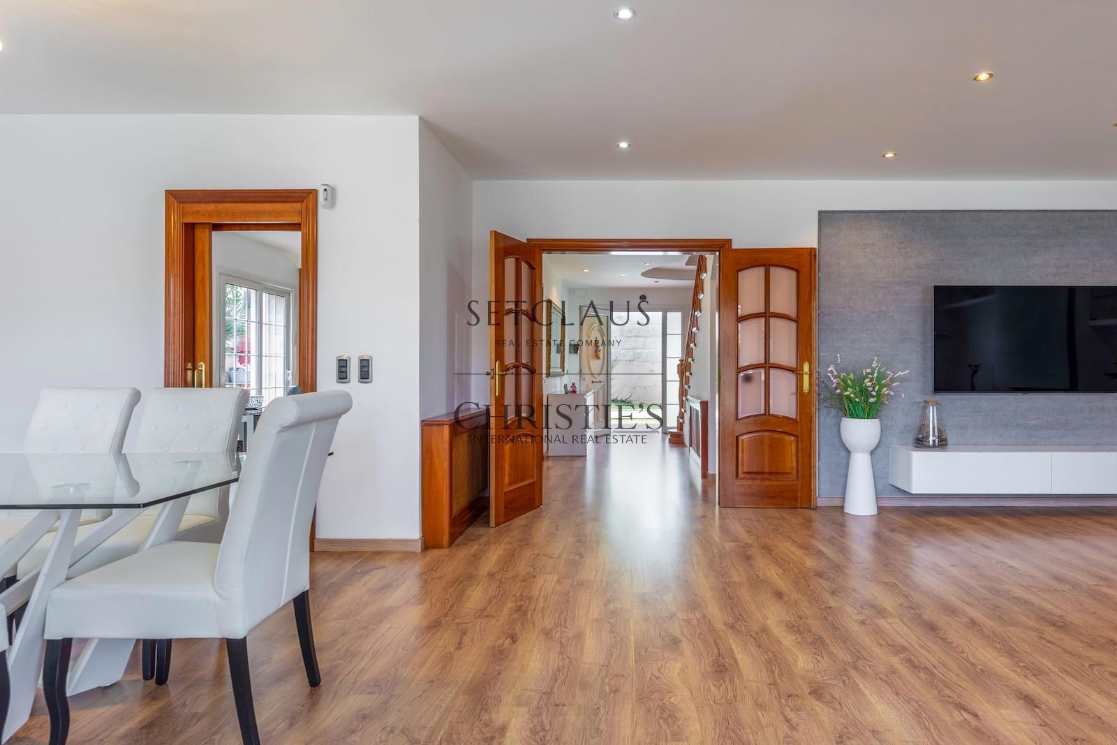 Comprar Chalet independiente con piscina, 5 habitaciones y vistas en Alella foto 11