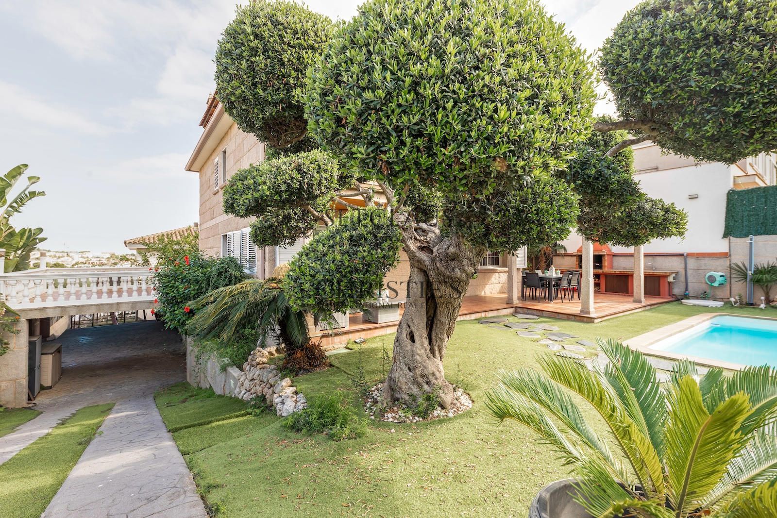 Comprar Chalet independiente con piscina, 5 habitaciones y vistas en Alella foto 19