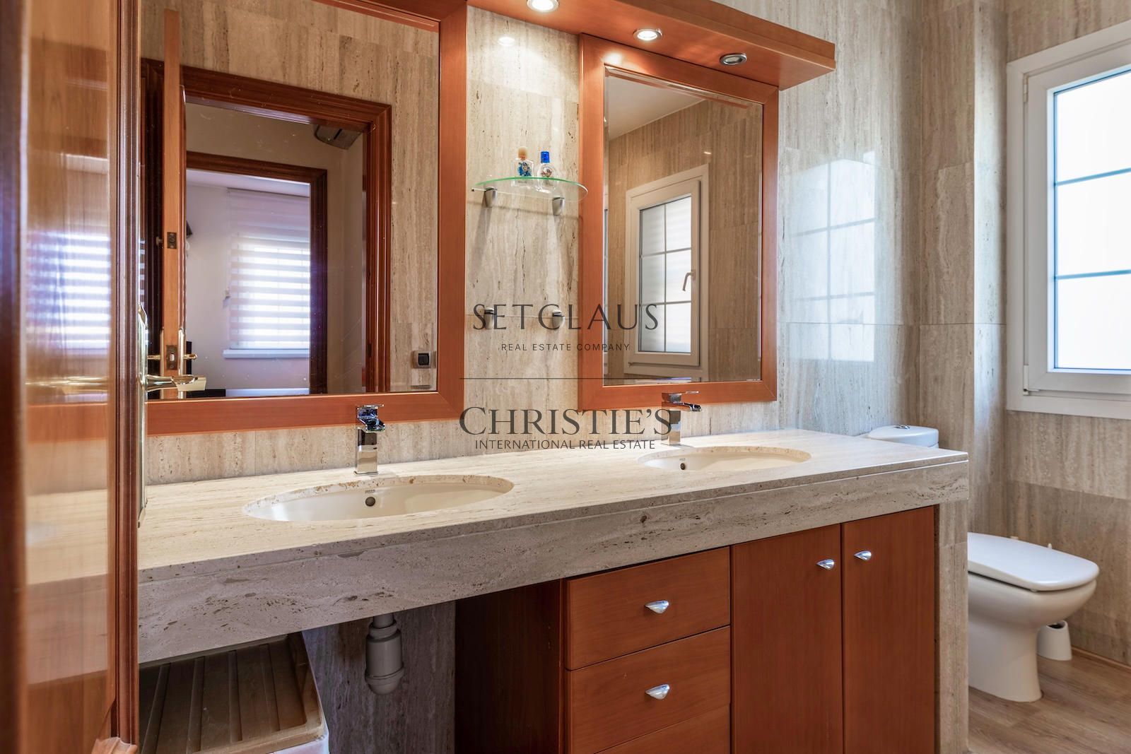 Comprar Chalet independiente con piscina, 5 habitaciones y vistas en Alella foto 28