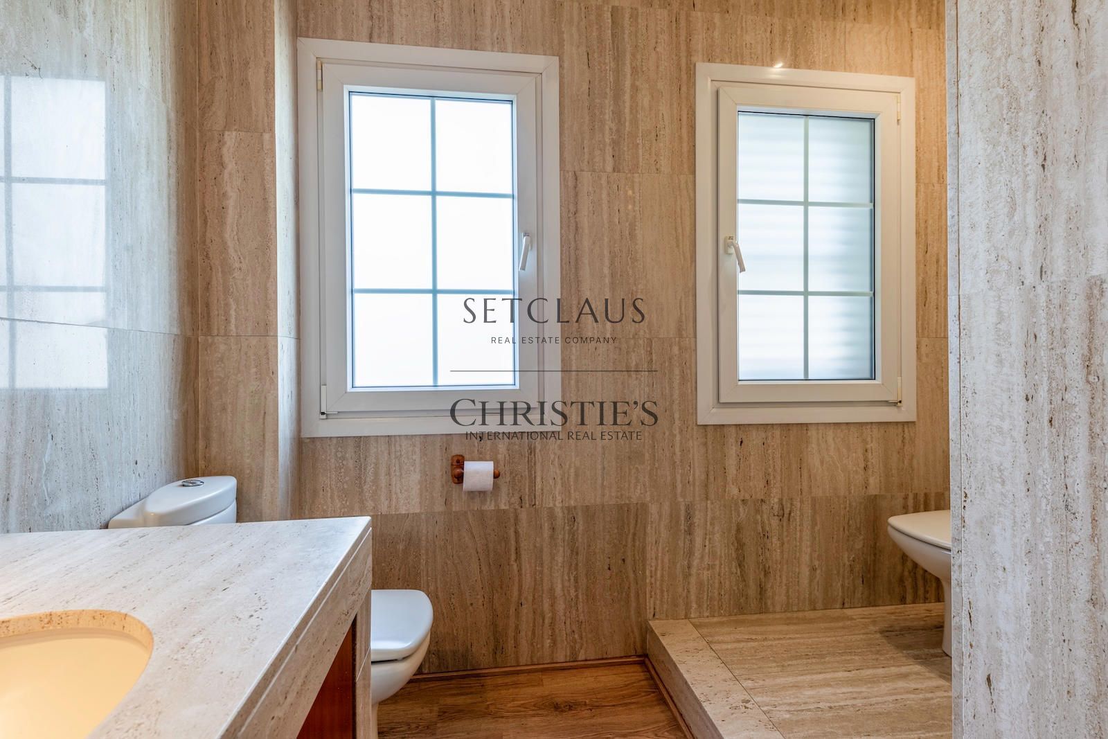 Comprar Chalet independiente con piscina, 5 habitaciones y vistas en Alella foto 29