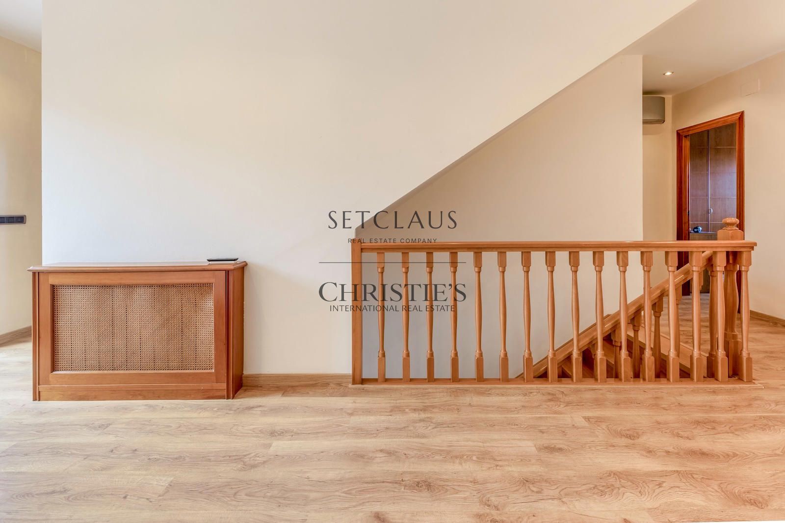 Comprar Chalet independiente con piscina, 5 habitaciones y vistas en Alella foto 21