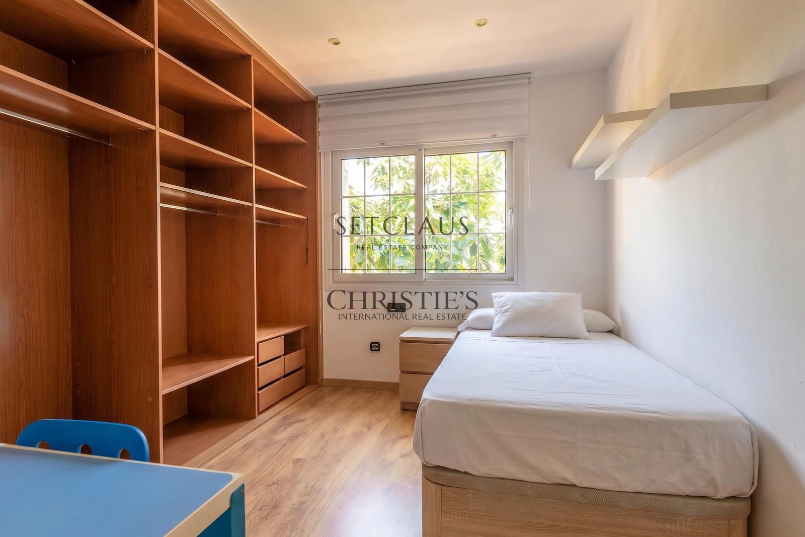 Comprar Chalet independiente con piscina, 5 habitaciones y vistas en Alella foto 30